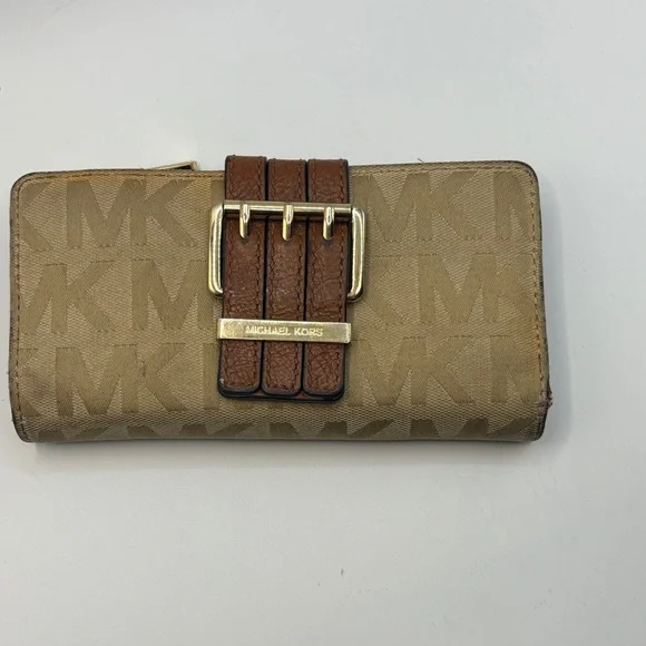 Michael Kors Logo 3 Strap Wallet - Picture 11 of 12